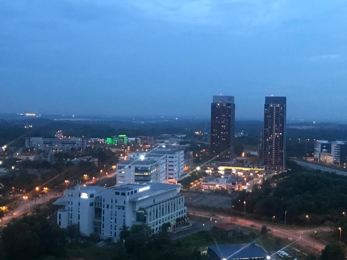 Cybersquare Lakeview With Netflix And Disney Hotstar Cyberjaya Exteriör bild